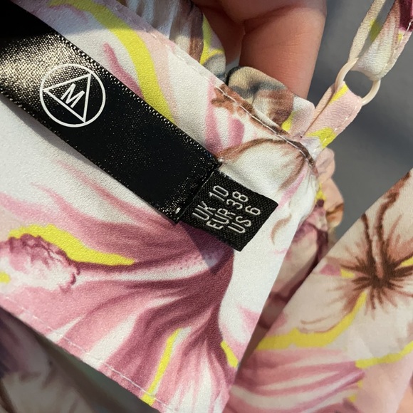 MISSGUIDED Tropical Print Crop Camisole - Picture 6 of 6